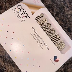 Color Street Nail Strips “LITERALLY DEAD” (Halloween-Retired) GLOW